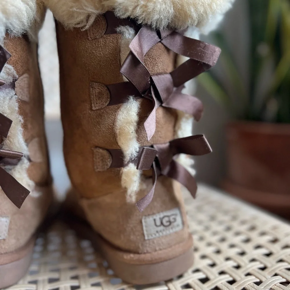 UGG Australia Bailey Bow Tall Boots Women’s 4 / Youth 3 Brown Sheepskin Winter